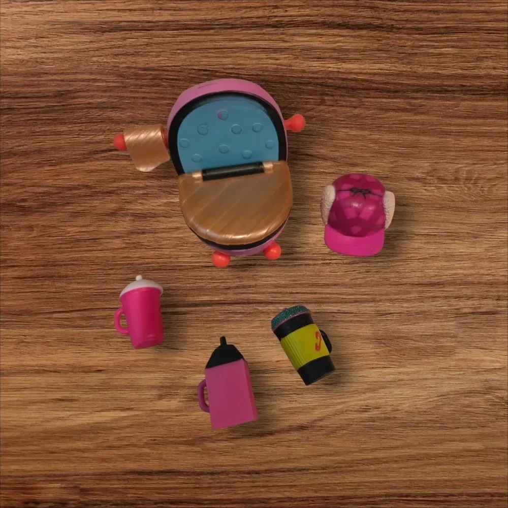 L.O.L. Surprise! Glittery Doll Set with Purple Handle - Picture 6 of 6